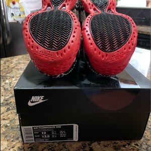 Men’s Nike Snakeskin Foamposite Size 12